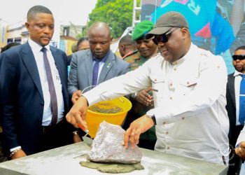 Félix Tshisekedi procède à la pose de la première pierre des travaux de modernisation de la Maternité de Kintambo !