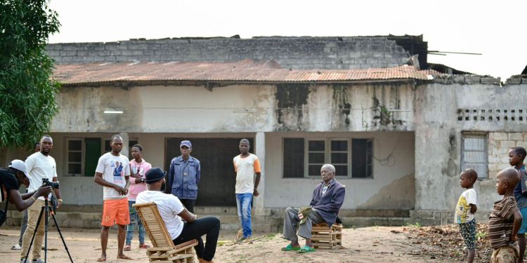 Sankuru: les notables déshabillés par un Ambassadeur de la paix en visite à Lodja(Tribune d’Elias Didier Lokeso) !